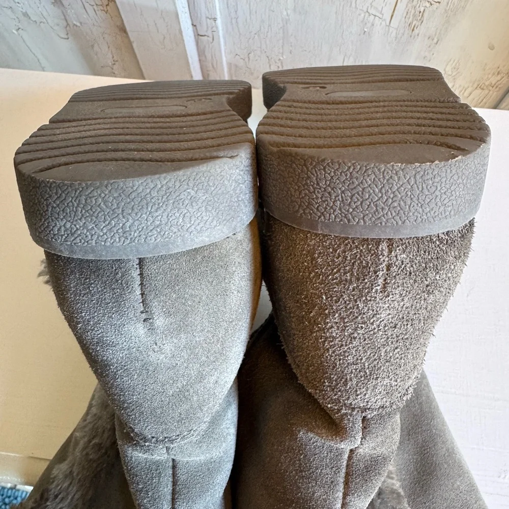 TARGET Suede Leather Faux Fur Trim Gray Winter Insulated Zipper Boots women sz 9